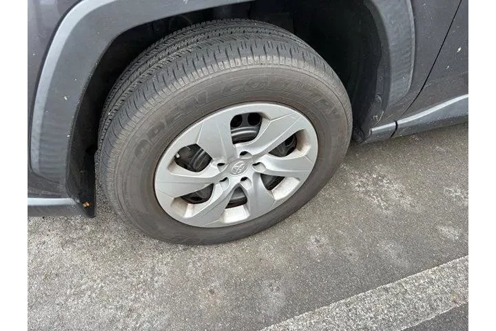 $22998 : Toyota RAV4 2021 AWD LE 4dr image 2