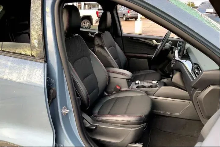 $31788 : Ford Escape 2026 ST-Line 4dr image 8