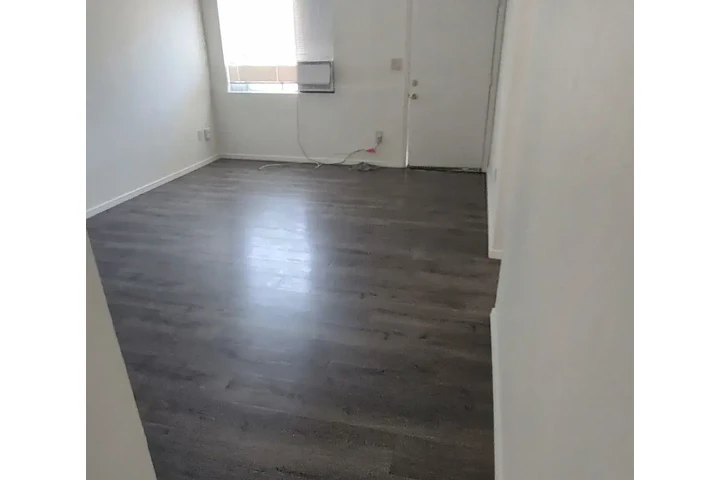 $1200 : Cozy 2-bedroom, 1-bath home wi image 4