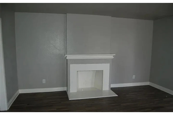 $2000 : Available for lease! image 5