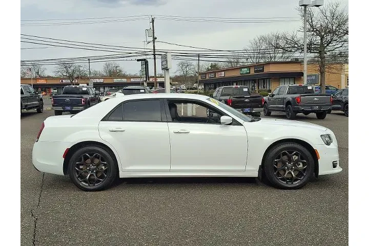 $29588 : Chrysler 300 2023 AWD Tourin image 7