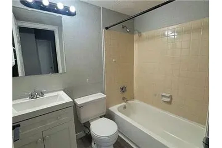 $1325 : Rental property with 0 bedro image 3