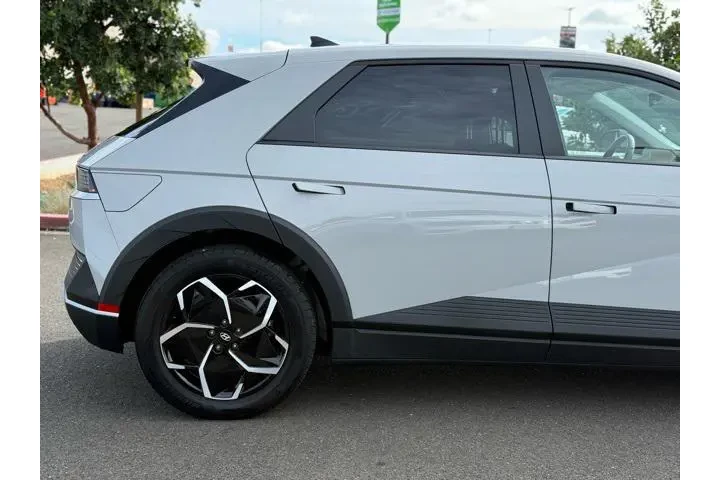 $25888 : Hyundai IONIQ 5 2024 SEL 4dr image 9