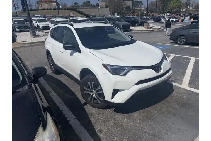 $17991 : Toyota RAV4 2018 LE 4dr SUV image 3