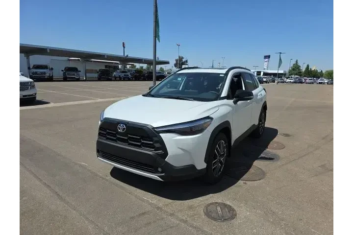 $36900 : Toyota Corolla Cross 2026 XL image 3