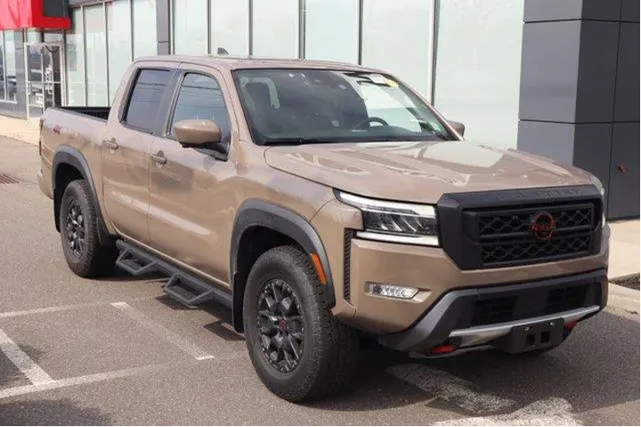 $33720 : Nissan Frontier 2023 4x4 SV image 4