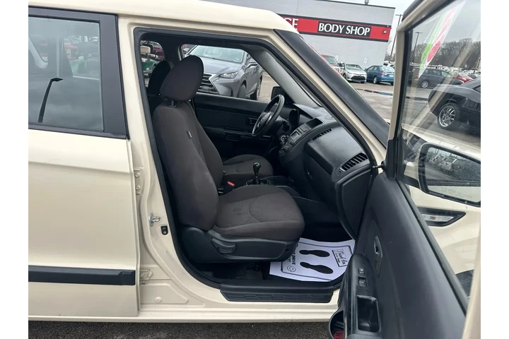 $6480 : 2012 Soul 5dr Wgn Man Base image 8