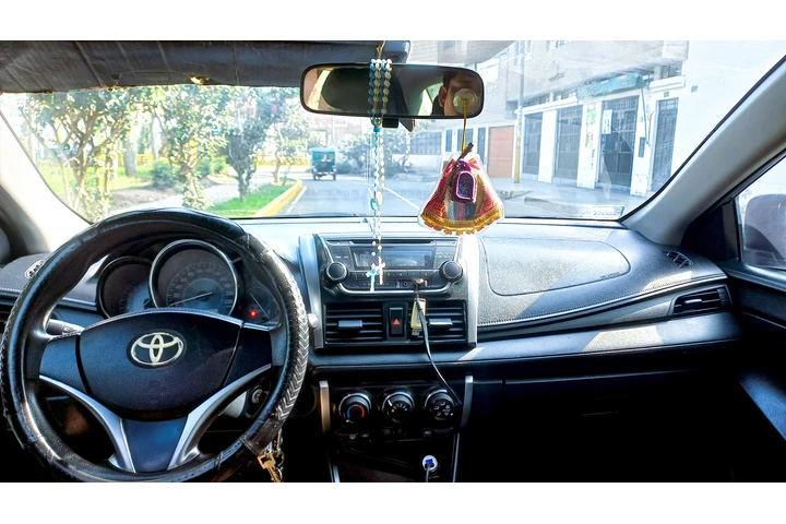 $9400 : Toyota Yaris 2014 image 3