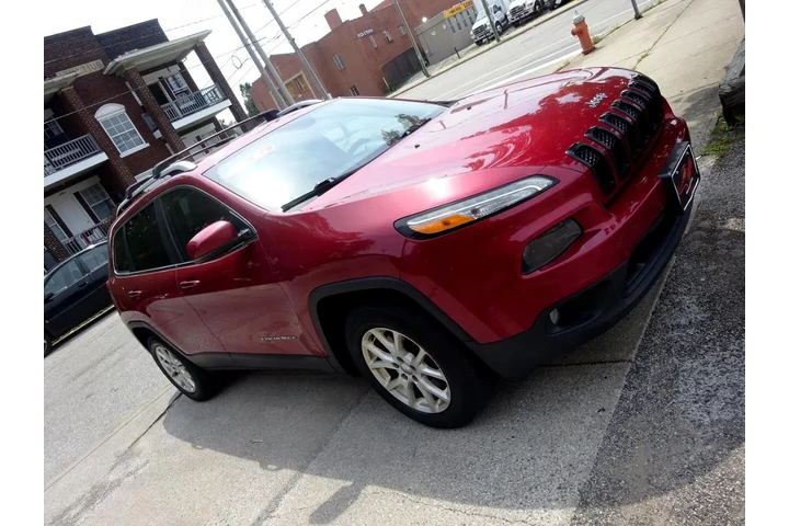 $7900 : 2016 Cherokee 4WD 4dr Latitude image 3