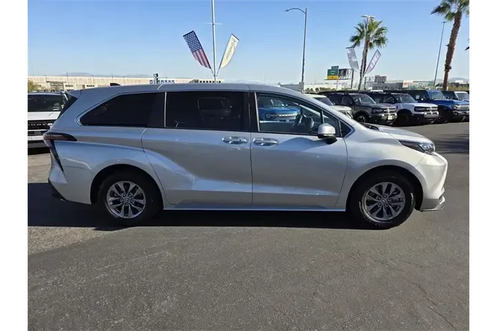$39888 : Toyota Sienna 2024 AWD LE 8- image 10
