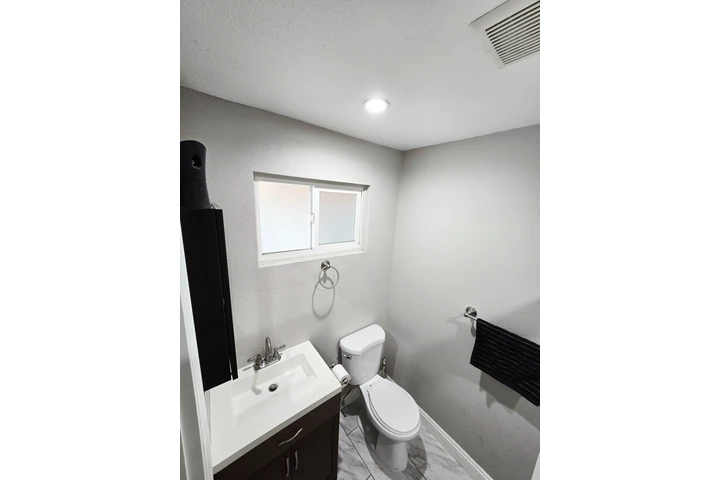 $1200 : Renta de Habitación Lynwood image 7