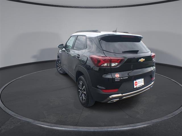 $25700 : PRE-OWNED 2022 CHEVROLET TRAI image 7