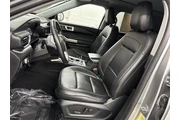 $28999 : Ford Explorer 2023 AWD XLT 4 thumbnail