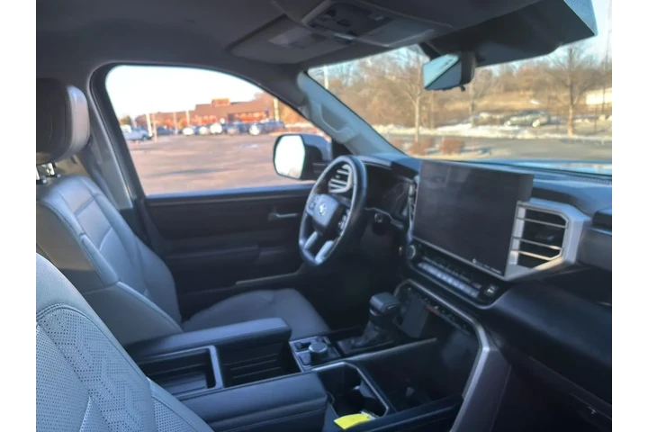 $45979 : 2024 Tundra SR5 image 5