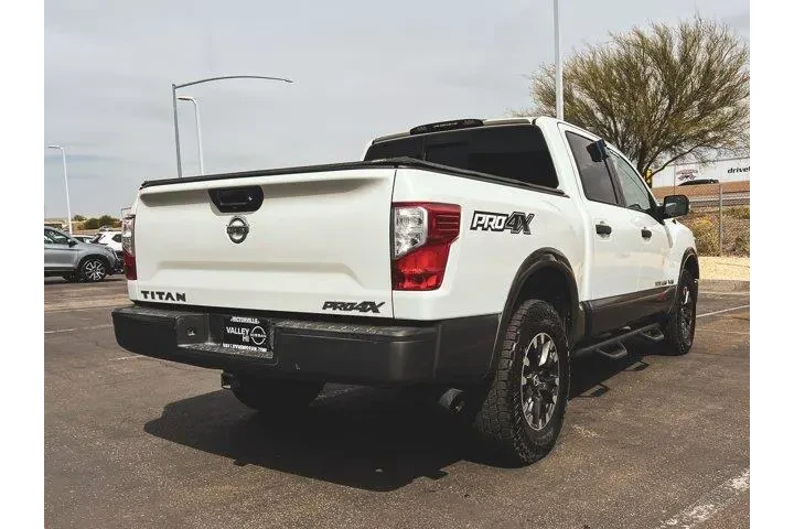 $23777 : Nissan Titan 2018 4x4 PRO-4X image 3