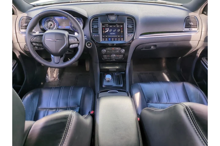 Chrysler 300 2023 S V6 4dr S image 10