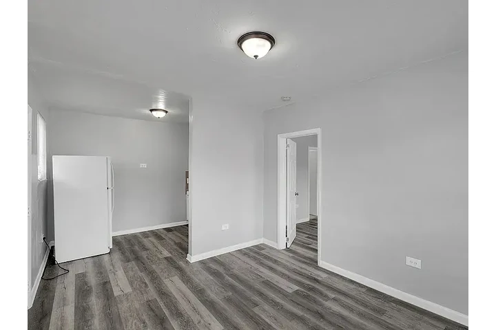 $1568 : Riverside image 6