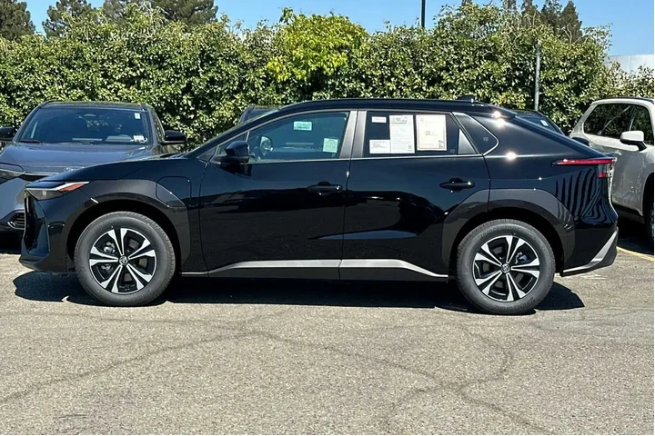$24500 : Toyota bZ4X 2024 AWD XLE 4dr image 8