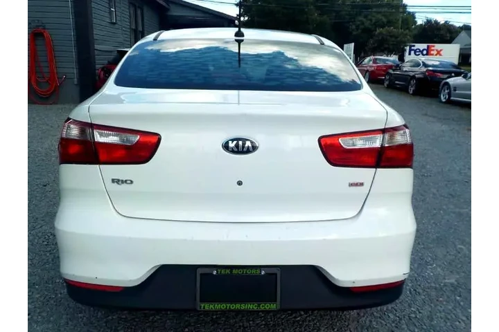 $7924 : 2017 Rio LX Auto image 4