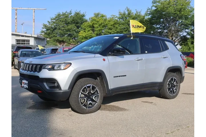 $24277 : Jeep Compass 2024 4x4 Trailh image 3