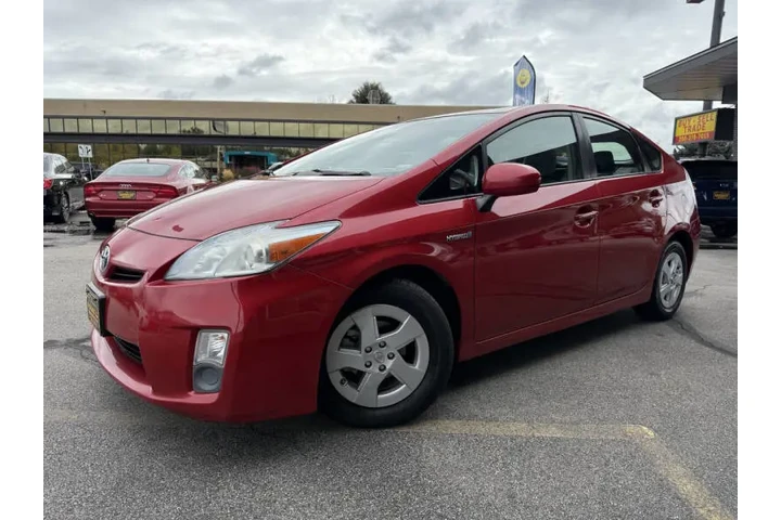 $8300 : 2011 Prius Four image 3