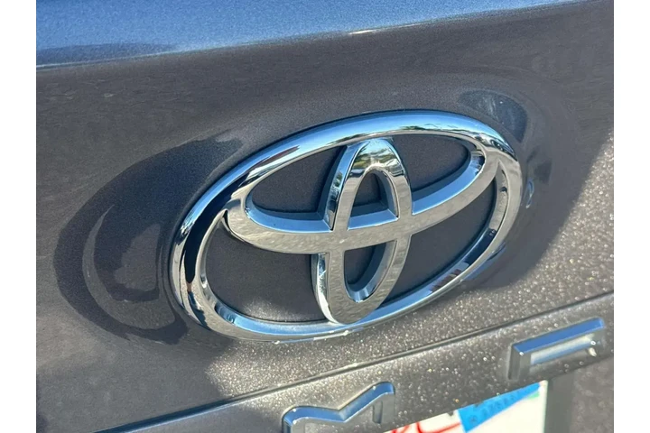$25540 : Toyota Camry 2022 LE 4dr Sed image 6