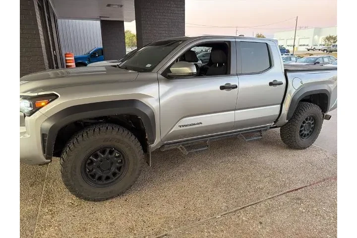 $36591 : Toyota Tacoma 2024 4x4 SR5 4 image 2