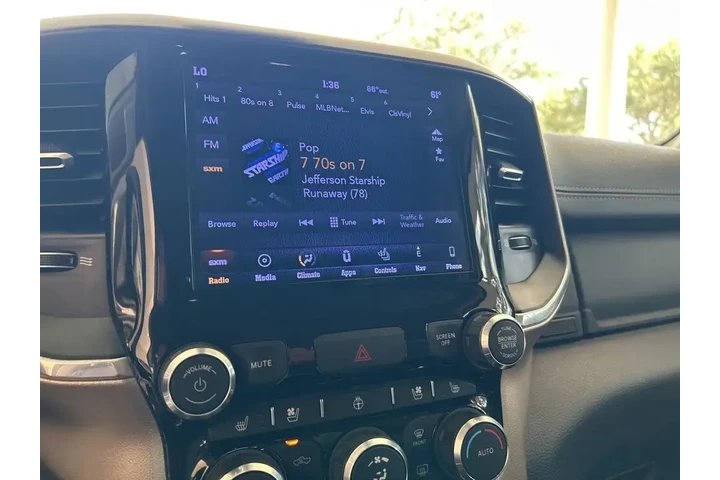 $24832 : Ram 1500 2019 4x2 Laramie 4d image 7