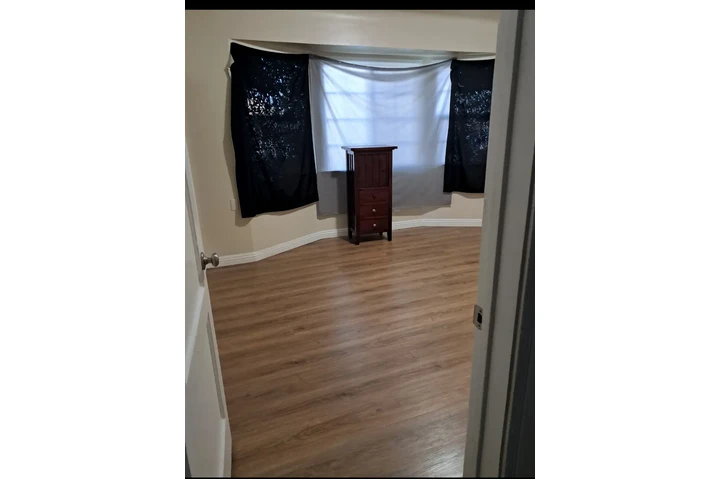 $1200 : Cuarto en renta image 2