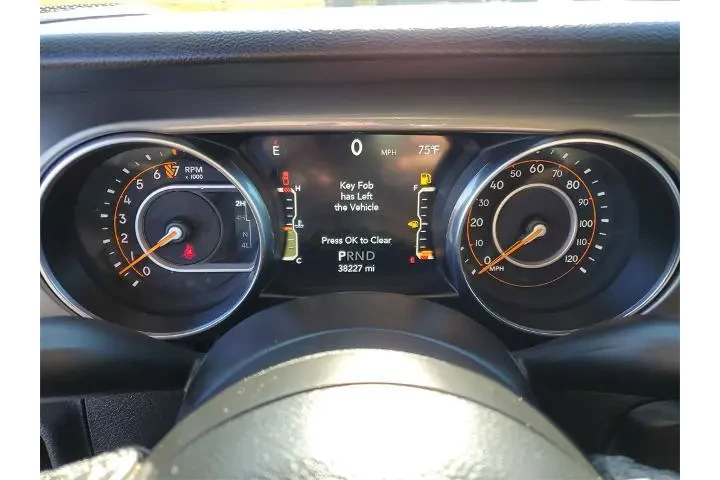 $28500 : Jeep Gladiator 2021 4x4 Spor image 8