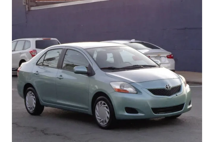$7800 : 2010 Yaris image 4