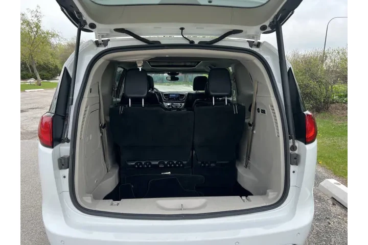 $14997 : 2019 Pacifica Limited image 9