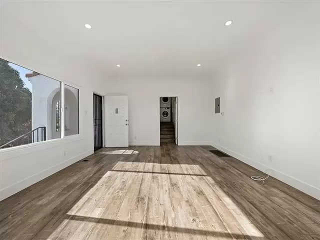 $1300 : Charming 1 Bed for Rent image 2