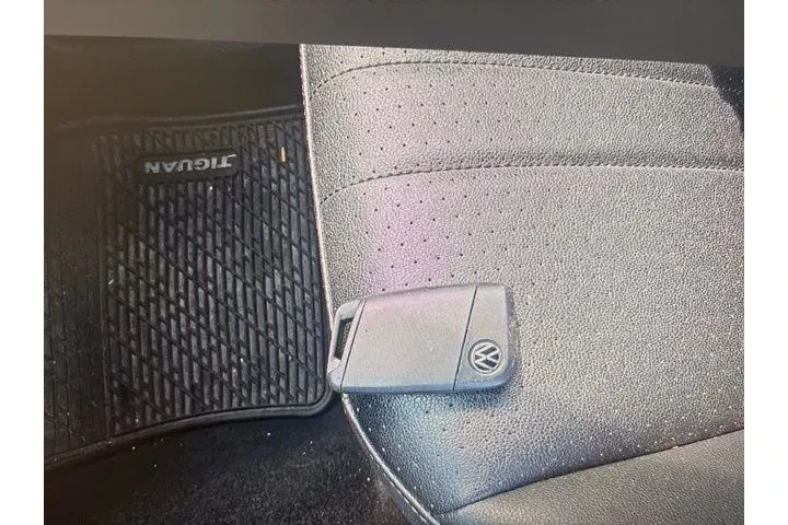 $23995 : Volkswagen Tiguan 2023 SE 4d image 7