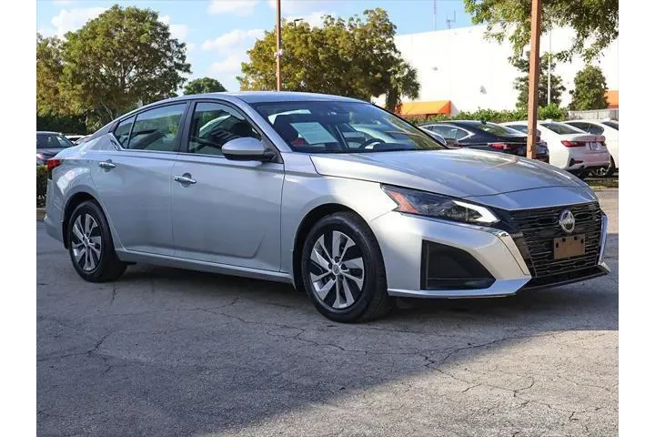 $15995 : Nissan Altima 2023 2.5 S 4dr image 2