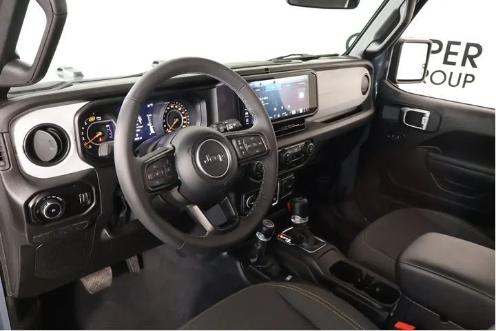 $33979 : Jeep Wrangler 2025 4x4 Sport image 2