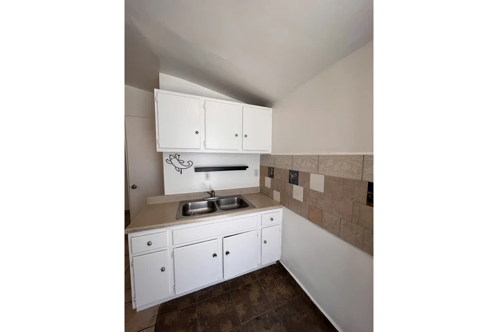 $1400 : STUDIO image 1