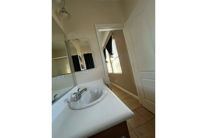 $1400 : Se renta cuarto image 6