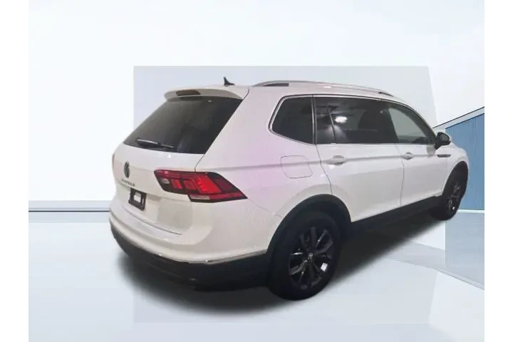 $23995 : Volkswagen Tiguan 2023 SE 4d image 2