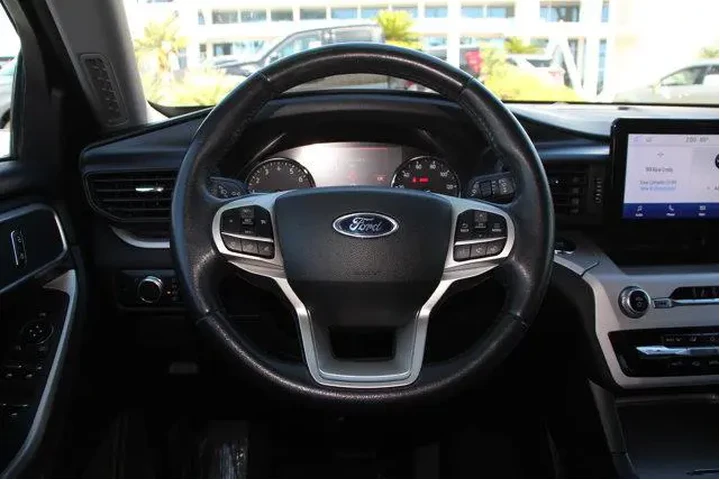 $27795 : Ford Explorer 2023 XLT 4dr S image 4