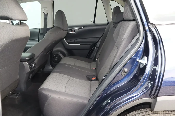 $25988 : 2024 RAV4 XLE FWD image 8