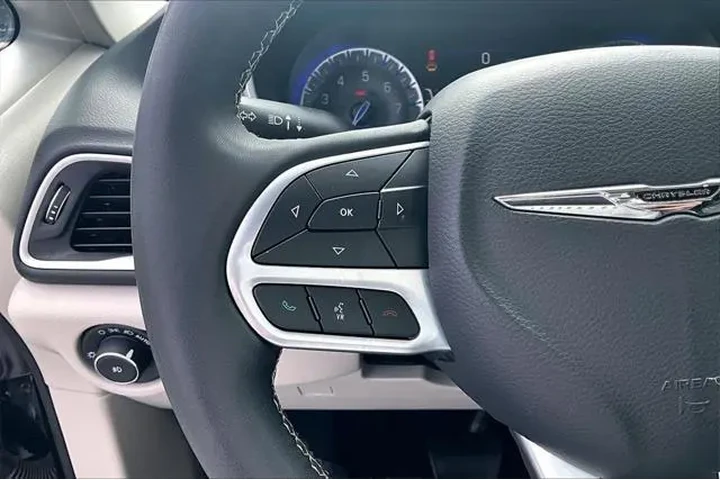 $23991 : Chrysler Pacifica 2023 Touri image 10