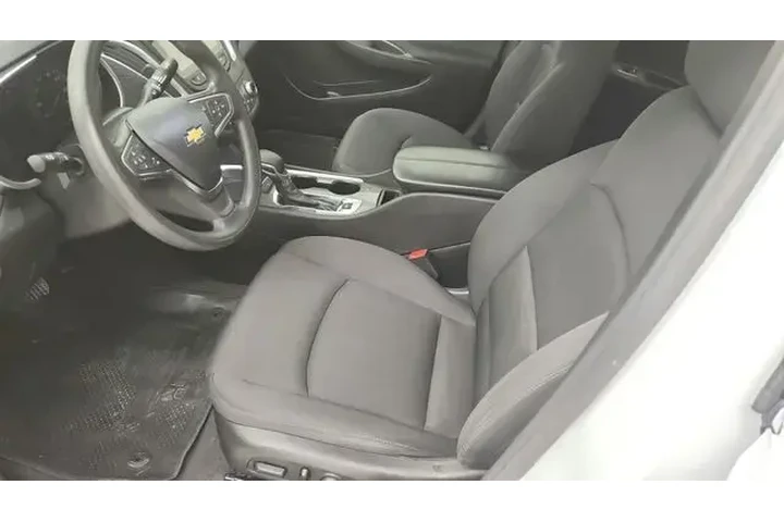 $17983 : Chevrolet Malibu 2023 LT 4dr image 9