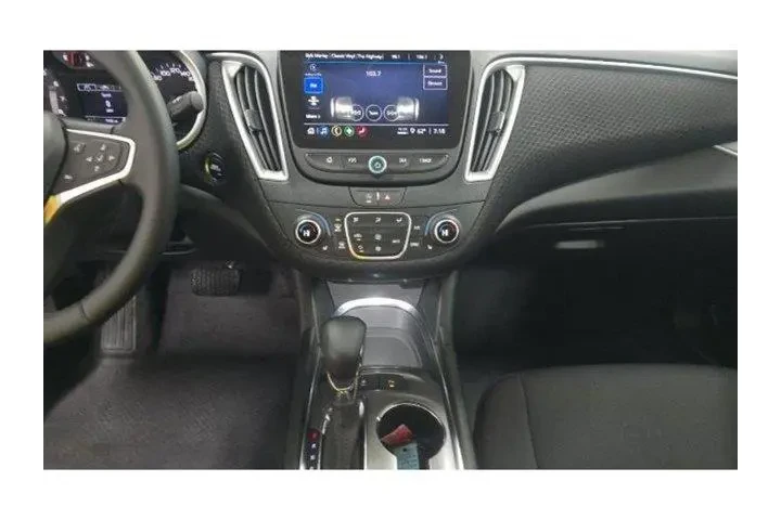 $23990 : Chevrolet Malibu 2024 LT 4dr image 8