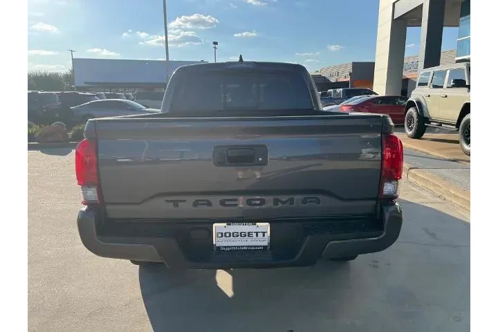 $28590 : Toyota Tacoma 2021 4x2 SR5 4 image 6