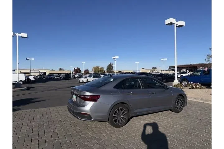 $19865 : Volkswagen Jetta 2025 SE 4dr image 2