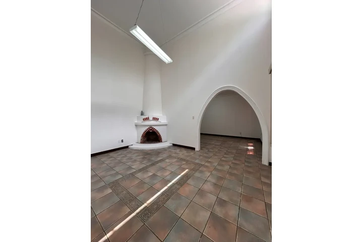 $3300 : Casa para Oficinas en Alquiler image 5