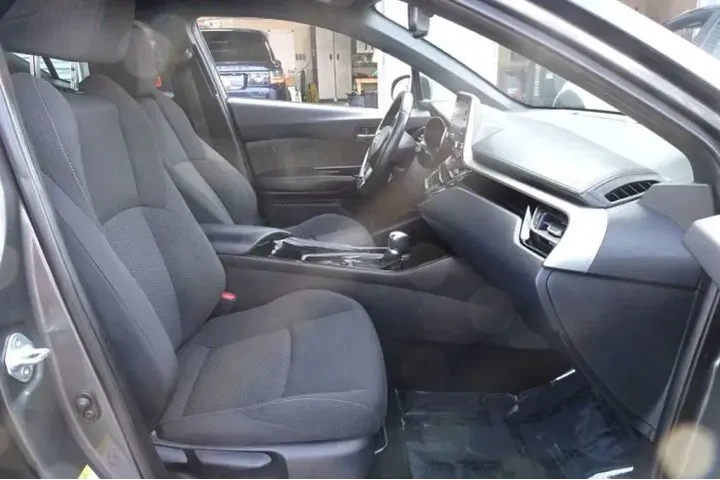 $15995 : 2019 C-HR image 8