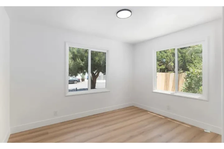 $2500 : Beautiful 3Bed /2Bath in LA image 5