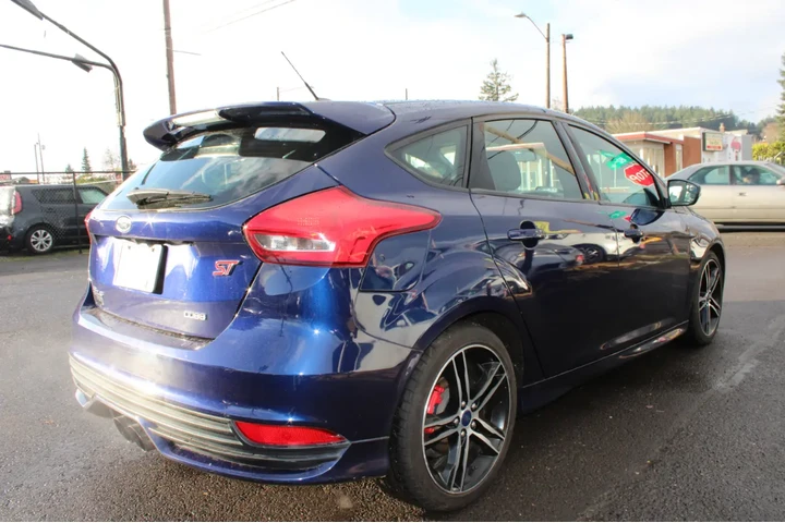 $13495 : 2016 Focus 5dr HB ST image 7